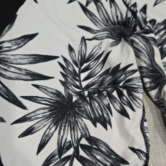 Betsey Johnson Black and White Leaf Pattern Leggings - Picture 3 of 6